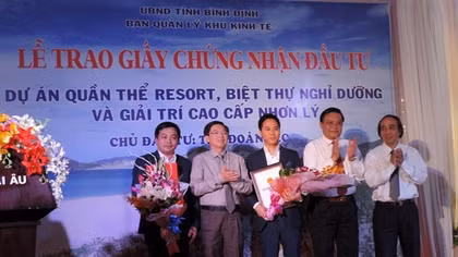 Trao giấy chứng nhận đầu tư dự án du lịch 3.500 tỷ đồng tại Bình Định