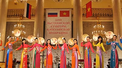 Giao lưu văn hóa Việt-Nga 