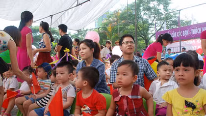 Tái diễn việc ‘loạn’ thu các khoản đóng góp đầu năm