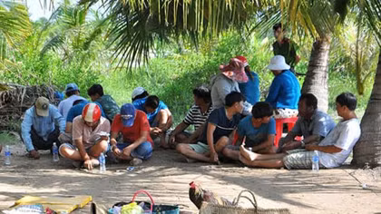 Triệt phá trường gà, thu giữ 126 triệu đồng