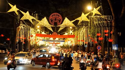 Hà Nội tăng cường xã hội hóa trang trí nơi công cộng dịp lễ, Tết