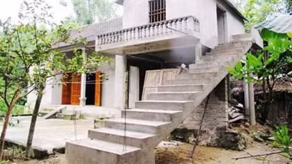 Hộ nghèo miền Trung xây nhà được hỗ trợ