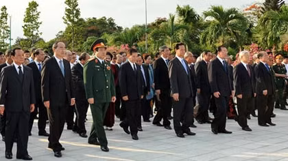 Lãnh đạo Đảng, Nhà nước tưởng niệm các Anh hùng liệt sĩ tại Nghĩa trang Liệt sĩ TP HCM