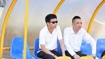 Có một thứ bóng đá... "chuyên nghiệp tùy tiện"
