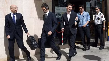 Messi sắp phải hầu tòa