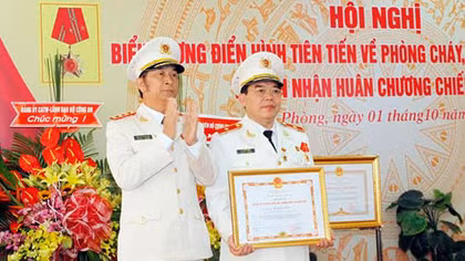 Cảnh sát PCCC Hải Phòng đón nhận Huân chương Chiến công hạng Nhất