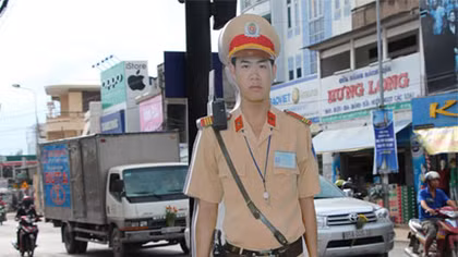 Hiệu quả từ ‘Cảnh sát giao thông mô hình’ đứng chốt tuần tra