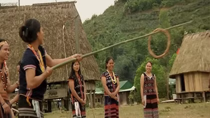 Vui nhộn trò chơi dân gian của người Cơ Tu