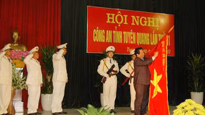 Công an tỉnh Tuyên Quang: Nhiều lượt cán bộ, chiến sĩ được khen thưởng