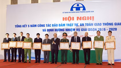 Tai nạn giao thông giảm, ùn tắc diễn biến phức tạp