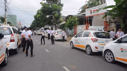 Lái xe Taxi Sun đồng loạt dừng xe