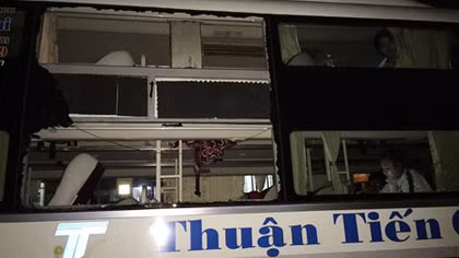 Bắt kẻ ném đá xe khách khiến tài xế hỏng mắt