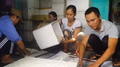 Chàng trai trẻ vượt qua nghịch cảnh nghèo khó