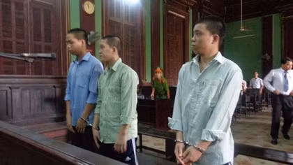 Bị đánh tơi tả vì trêu ghẹo bạn gái người khác