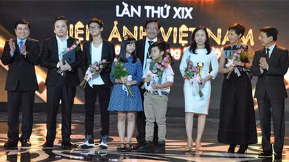 “Tôi thấy hoa vàng trên cỏ xanh” đoạt Bông sen vàng