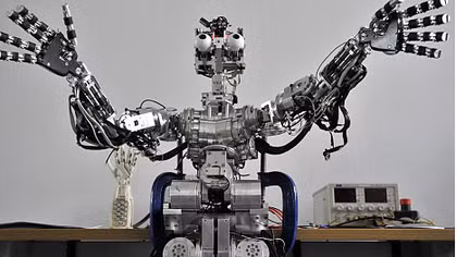 Sửng sốt với Robot có khả năng tự học