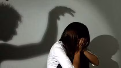 Gã dượng đồi bại đã ra đầu thú