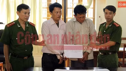 Bắt 2 đối tượng đang vận chuyển 6 bánh heroin