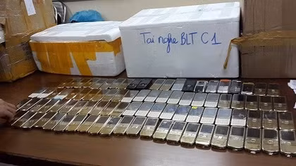Truy tố đối tượng người Trung Quốc buôn lậu gần 25 ngàn chiếc điện thoại
