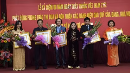Tôn vinh các bác sĩ tận tụy vì người bệnh
