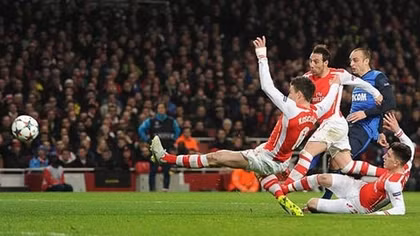 Từ Arsenal "xịn" đến Arsenal "học viện"