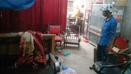 Dùng súng điện uy hiếp chủ tiệm tóc định cướp giữa trưa