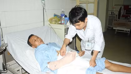 Nối thành công 2 ngón tay bị đứt lìa