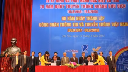 Phát hành bộ tem đặc biệt kỷ niệm 70 năm truyền thống ngành Bưu điện