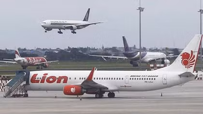 Indonesia: Máy bay phát nổ, 200 hành khách hoảng loạn