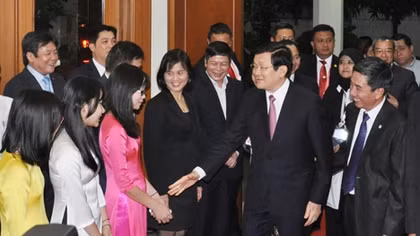 Chủ tịch nước Trương Tấn Sang thăm, nói chuyện với cán bộ, nhân viên Đại sứ quán Việt Nam tại Indonesia