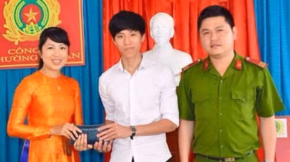 Một sinh viên nghèo trả lại chủ nhân chiếc ví có tài sản hơn 1,5 tỷ đồng