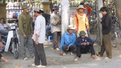 Lao động ngoại tỉnh chật vật tìm việc giáp Tết tại Hà Nội