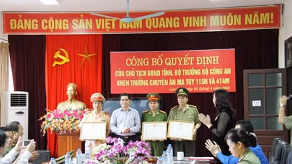 Chủ Tịch UBND tỉnh Lào Cai: Thưởng 200 triệu đồng cho Ban chuyên án vụ bắt giữ 227 bánh he rô in
