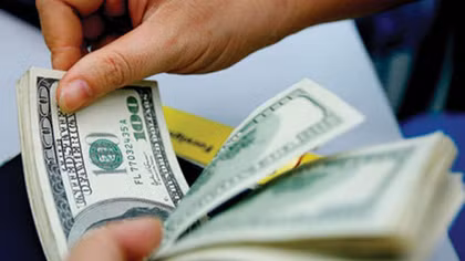 Ngược chiều thế giới, các ngân hàng đồng loạt tăng mạnh tỷ giá USD