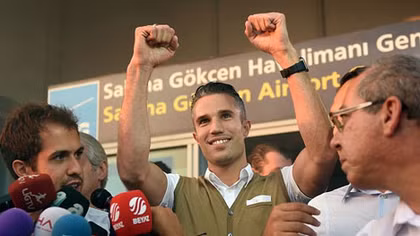 Van Persie đã đặt chân đến Thổ Nhĩ Kỳ