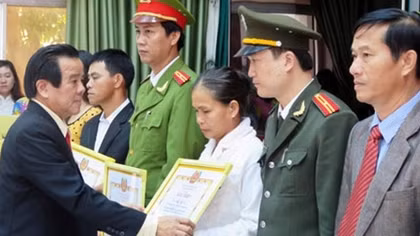Học tập, làm theo tấm gương Bác, nhiều tập thể, cá nhân Công an được khen thưởng