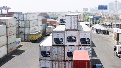 'Đánh tháo' trót lọt hàng chục container hàng ra khỏi Cảng bằng giấy tờ giả
