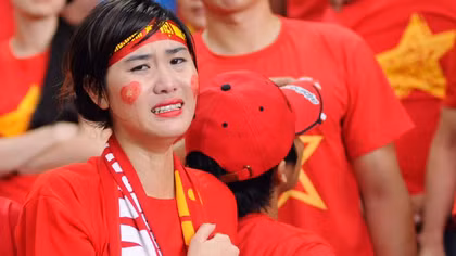 CĐV và cầu thủ U23 Việt Nam nước mắt chan chứa