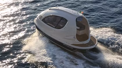 Jet Capsule, chiếc Ferrari trên mặt nước
