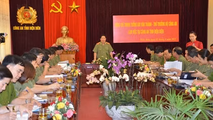 Thứ trưởng Bùi Văn Thành kiểm tra công tác tại Công an tỉnh Điện Biên