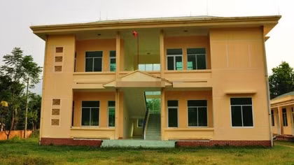 Thiếu kinh phí, công trình trụ sở UBND xã bị bỏ hoang 2 năm