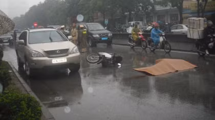 Truy tìm tài xế ôtô gây tai nạn chết người