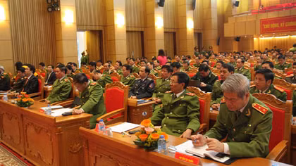 Đấu tranh trấn áp tội phạm, bảo vệ nhân dân đón Tết vui Xuân