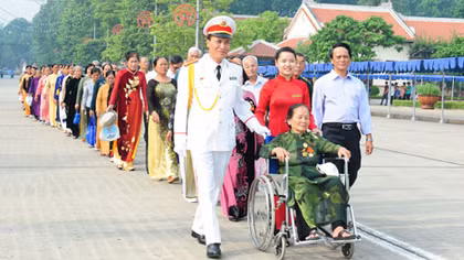 Vinh quang con đứng bên Người