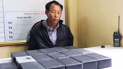 Dùng xe tải vận chuyển 31 bánh heroin