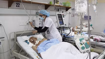 Chuyện xúc động về một cán bộ y tế 40 năm tận tụy không nhận phong bì của bệnh nhân