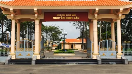 Khu di tích Nguyễn Sinh Sắc nhận Cờ thi đua của Bộ Công an