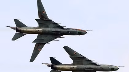 Trục vớt đuôi máy bay Su-22M4, tăng cường phương tiện tìm kiếm