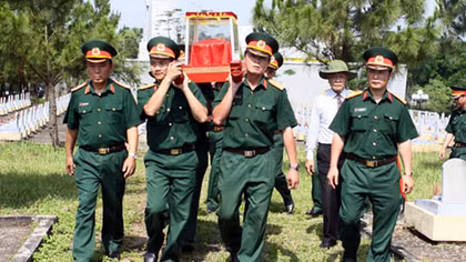 Truy điệu, an táng 32 hài cốt liệt sỹ Quân tình nguyện Việt Nam tại Campuchia