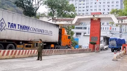 Cửa khẩu Tân Thanh ùn ứ trên 500 xe hàng nông sản mỗi ngày